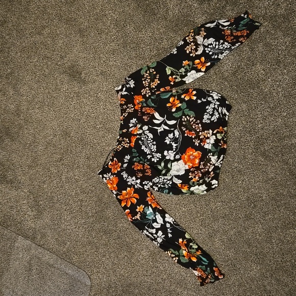 WOMEN'S MEDIUM OFF SHOULDER LONG SLEEVE CROP TOP FLORAL - Picture 4 of 8